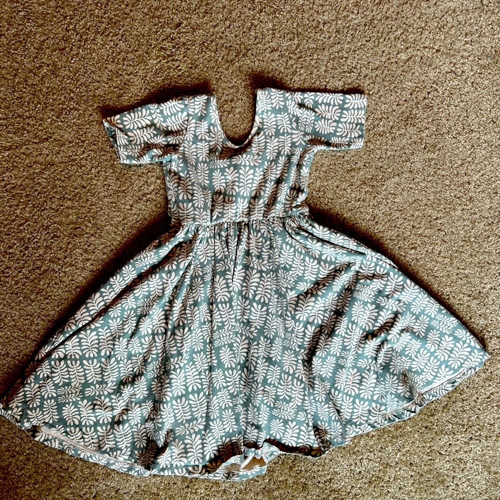 Alice + Ames girls ballerina style dress, short sleeves